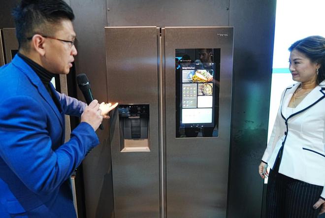闪耀CES2025引领智能家居新潮流爱游戏app入口海信大屏冰箱780(图3)