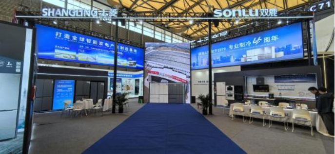 上菱嵌入式新品首发 引领智能冰箱新“食 ”尚爱游戏(ayx)中国网站AWE2025：双鹿(图2)