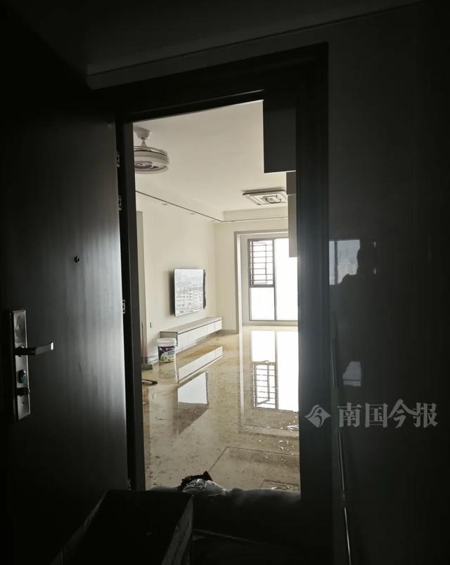 水浸泡！业主崩溃：全屋都是无法接受ayx爱游戏体育网页版入口婚房被粪(图7)